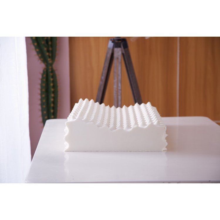 花雨伞 泰国进口乳胶枕（狼牙型）